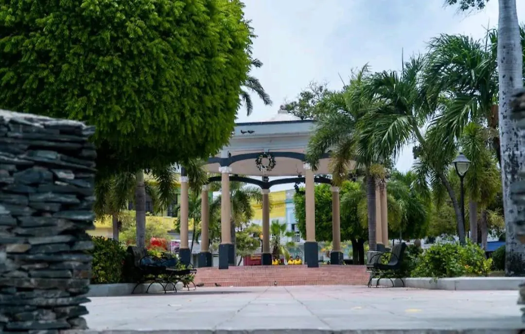 Danshari Habitacion Proximo Al Malecon-Desayuno-Parqueo Y 10 Minutos De Playas Y Rios Barahona