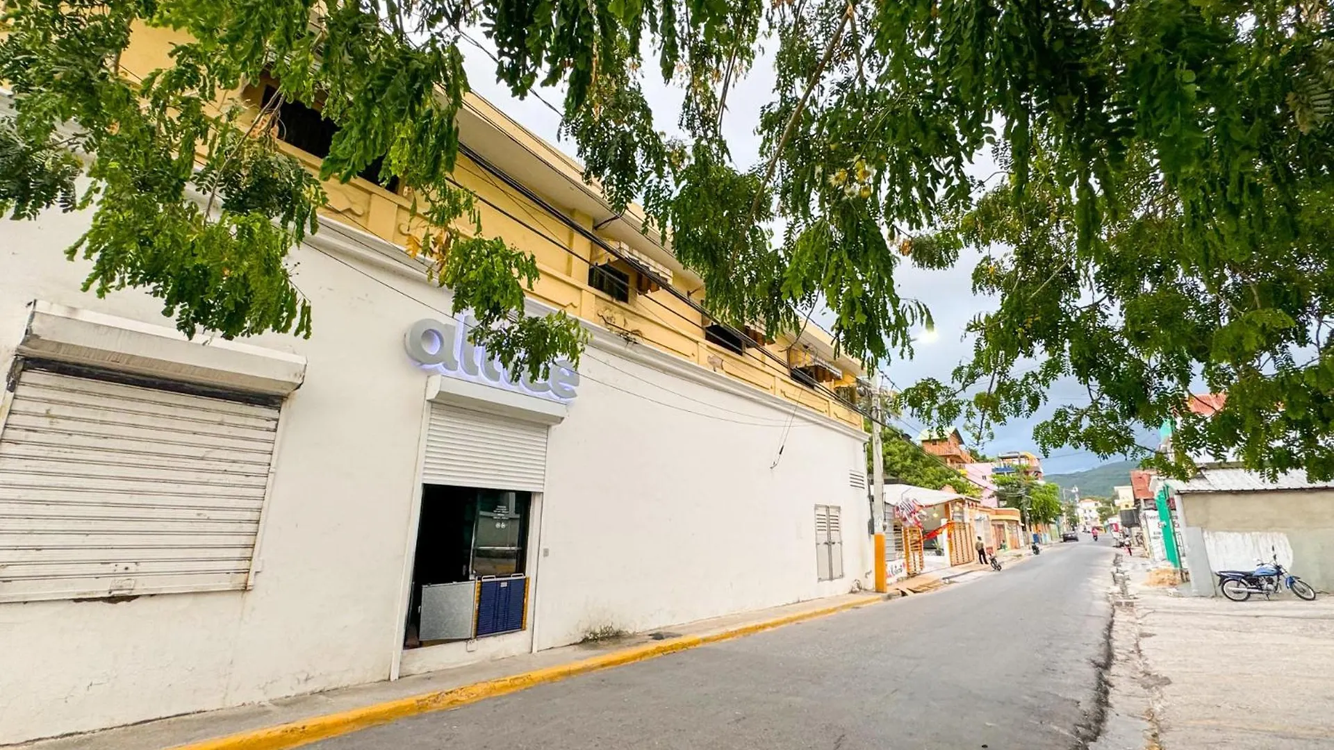 Danshari Habitacion Proximo Al Malecon-Desayuno-Parqueo Y 10 Minutos De Playas Y Rios Barahona